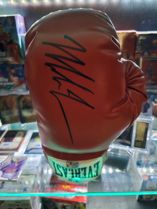 gant de boxe rouge avec autographe de Mike Tyson